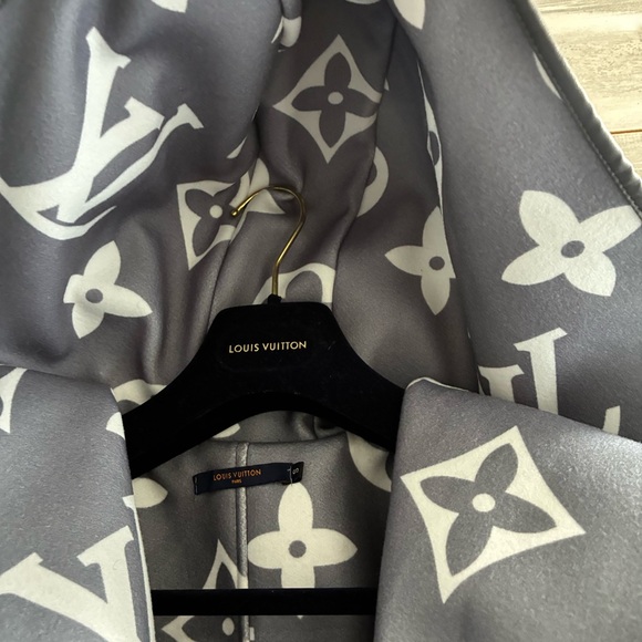 Louis Vuitton Belted Double Face Hooded Wrap Coat - Picture 6 of 14